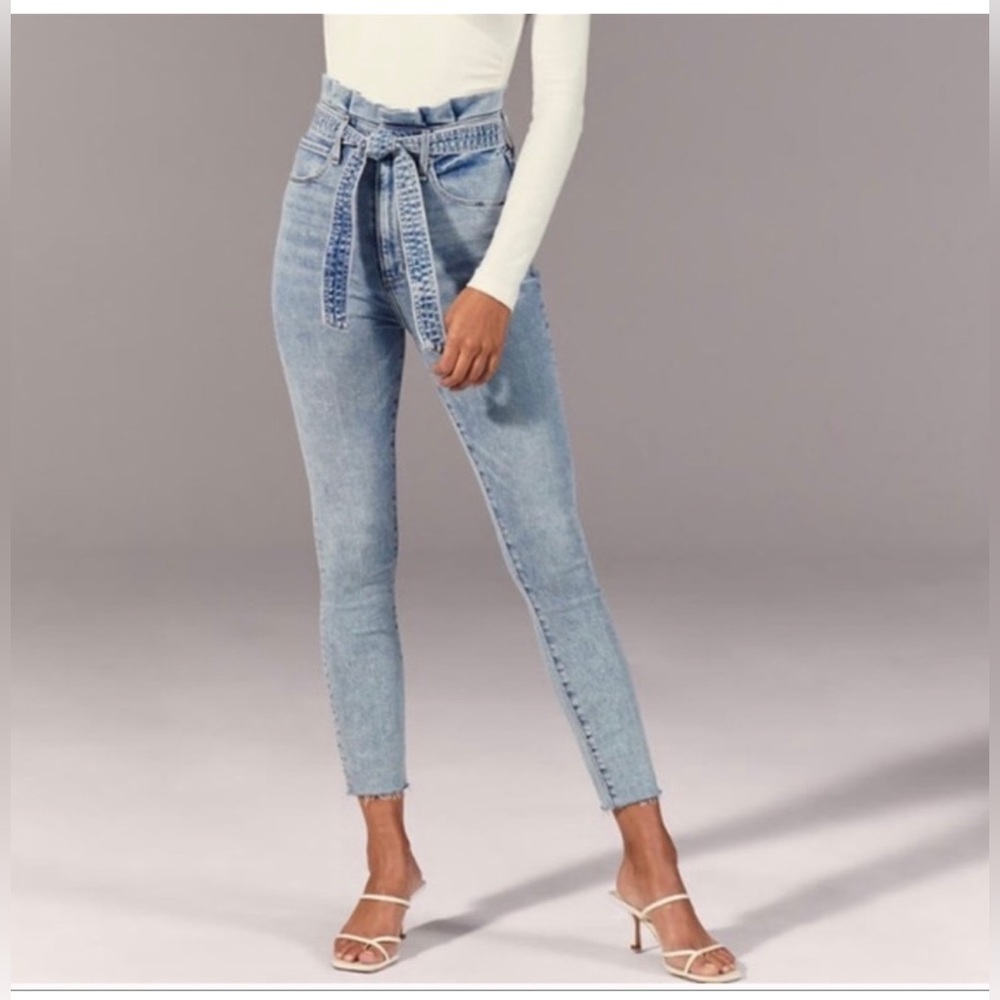 ABERCROMBIE & FITCH PAPER BAG WAIST ULTRA HIGH RISE
SUPER SKINNY JEANS LIGHT